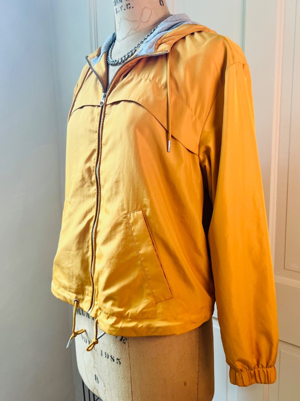 Windbreaker - Picture 3 of 9
